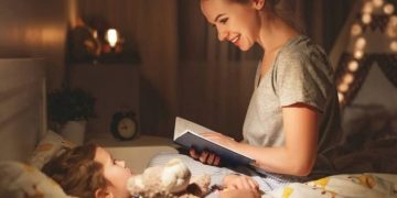 Nên kể chuyện bé nghe mỗi ngày trước khi đi ngủ