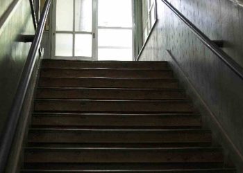 Chuyện thứ 2: Cầu thang 13 bậc